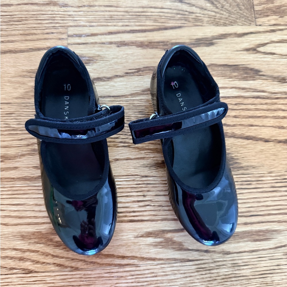 Danskin tap shoes